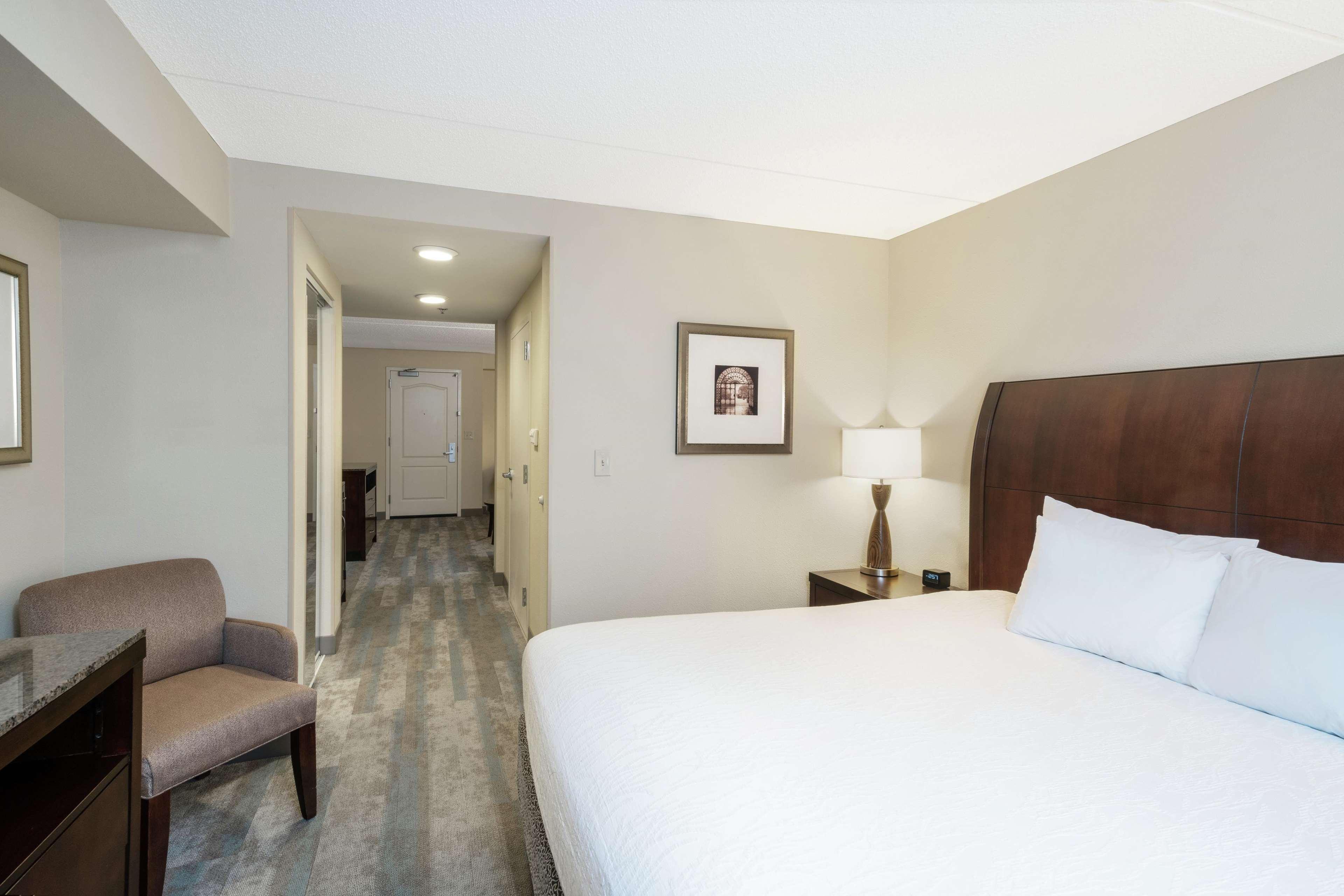 Hilton Garden Inn Richmond Airport Сандстон Экстерьер фото