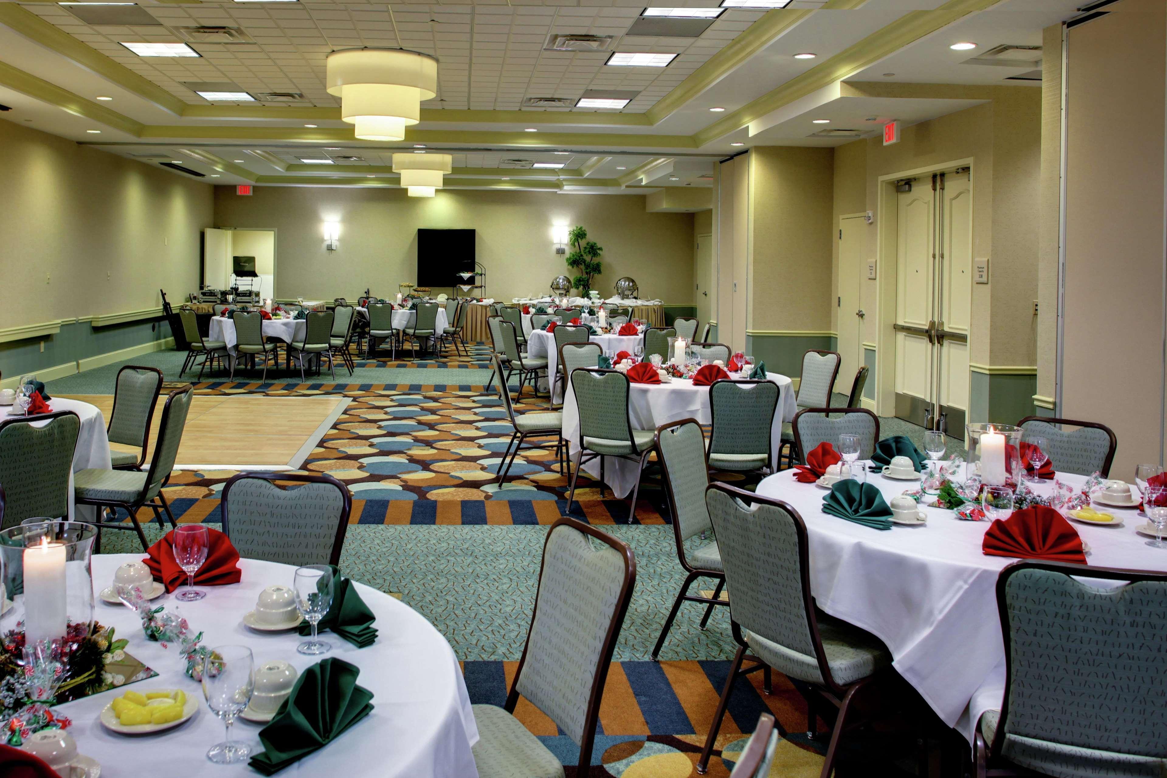 Hilton Garden Inn Richmond Airport Сандстон Экстерьер фото