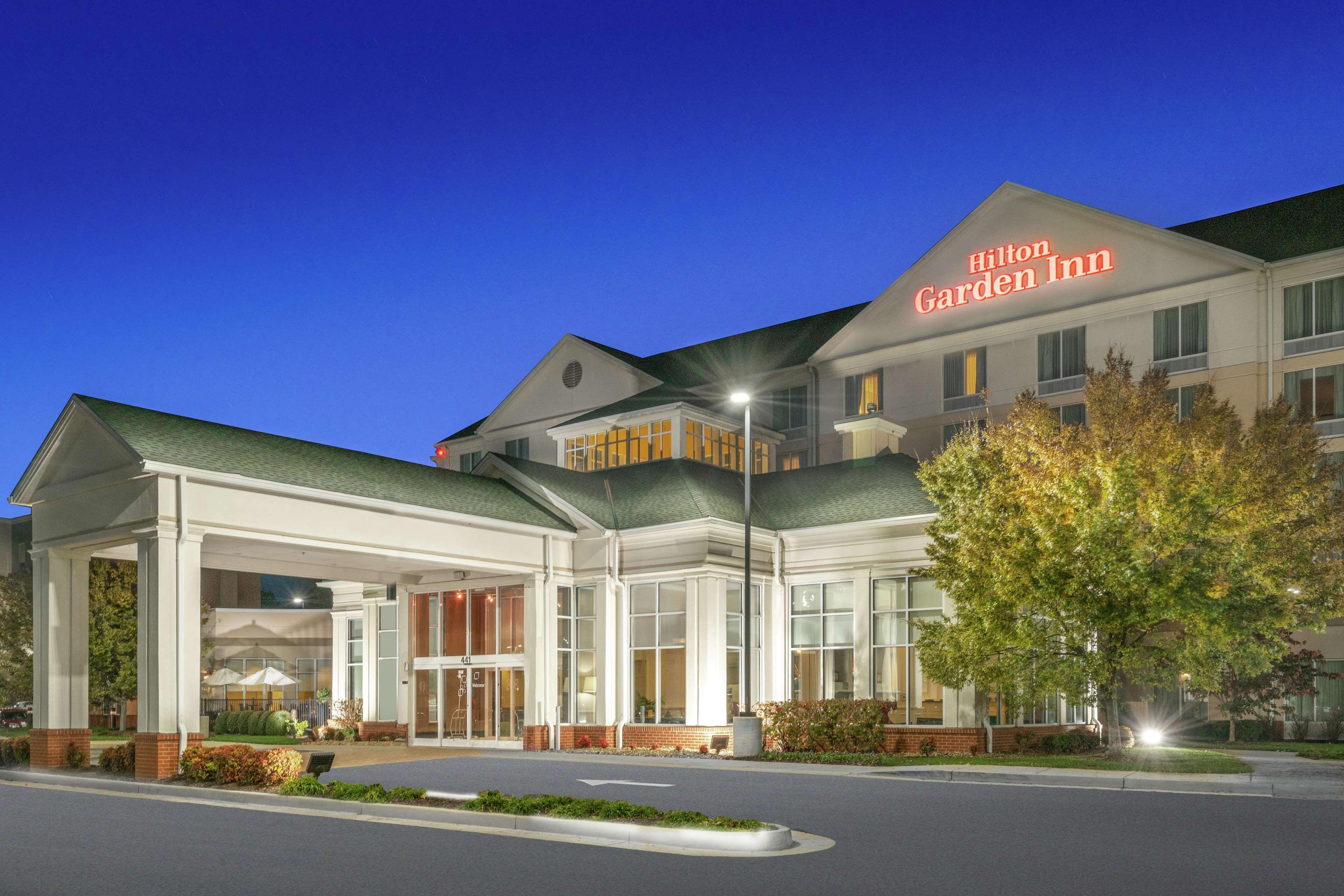 Hilton Garden Inn Richmond Airport Сандстон Экстерьер фото