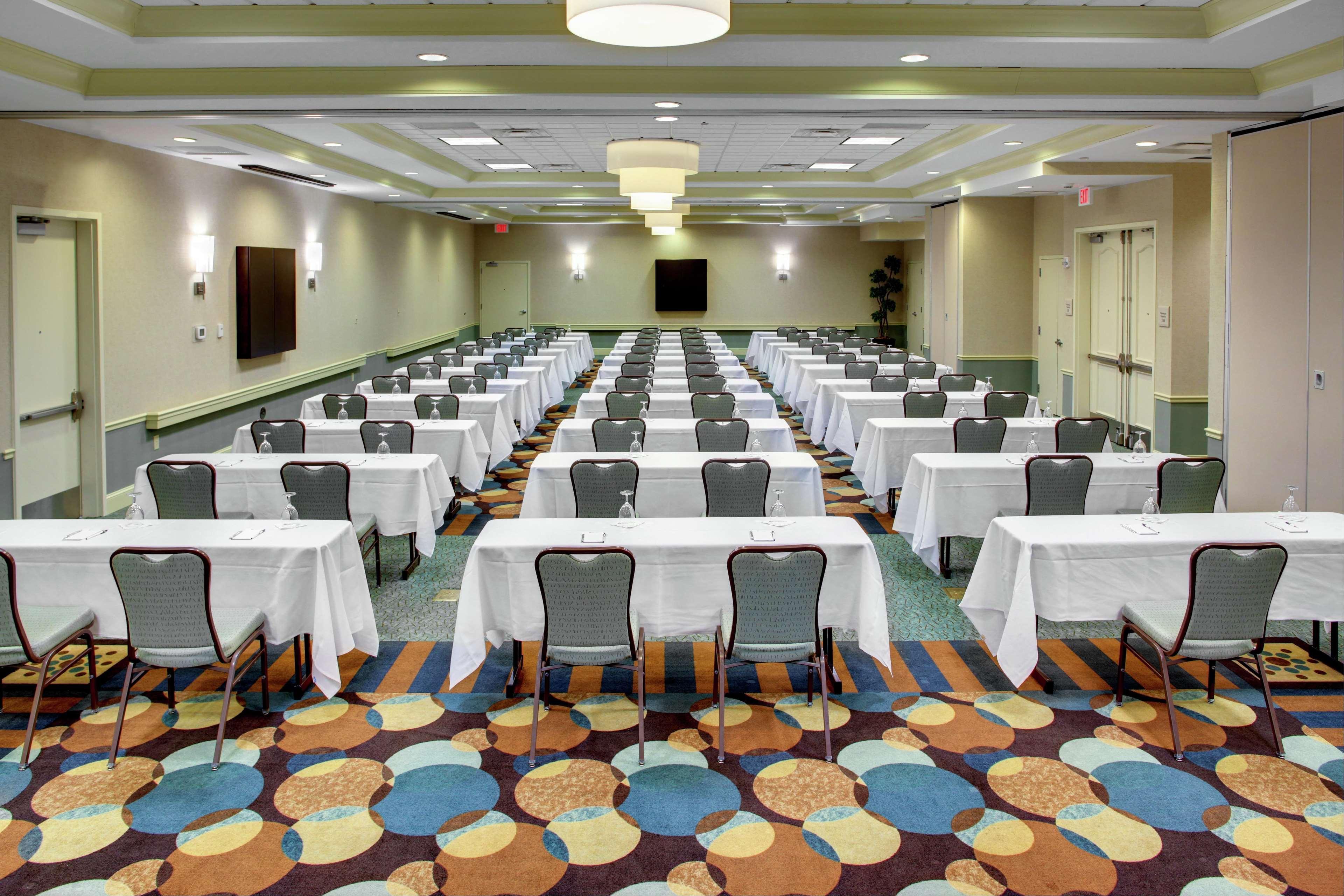 Hilton Garden Inn Richmond Airport Сандстон Экстерьер фото