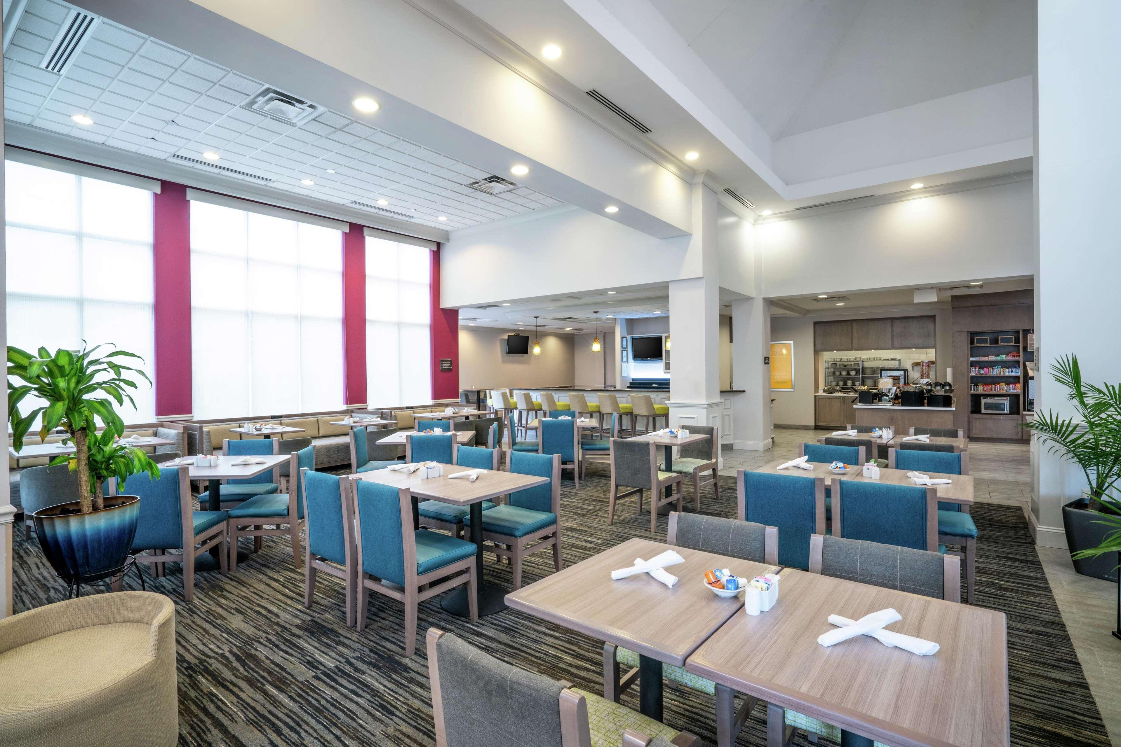 Hilton Garden Inn Richmond Airport Сандстон Экстерьер фото