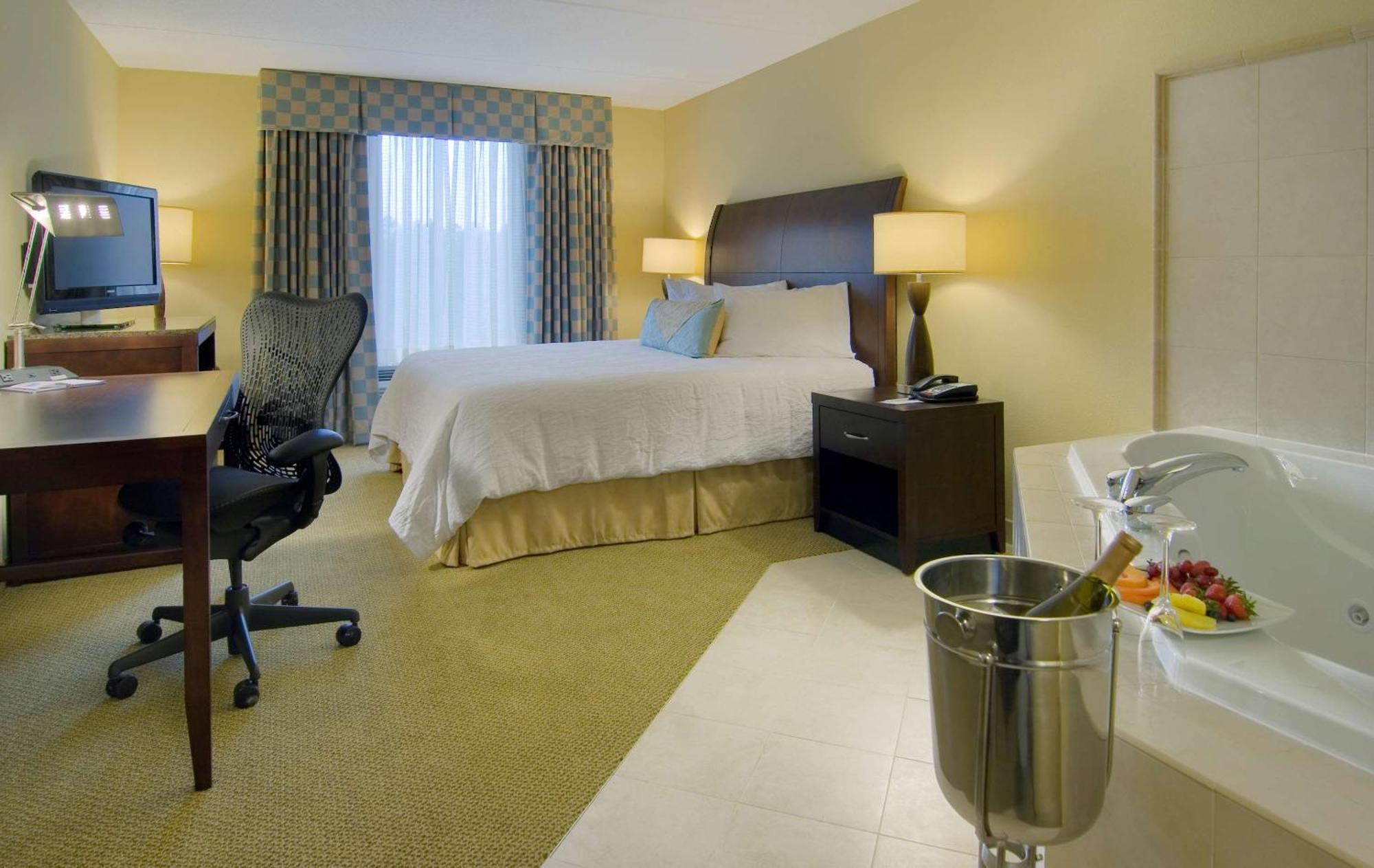 Hilton Garden Inn Richmond Airport Сандстон Экстерьер фото